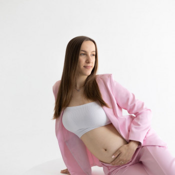 Вагітна індивідуальна зйомка/з партнером: у студії/на природі/у вашій домівці