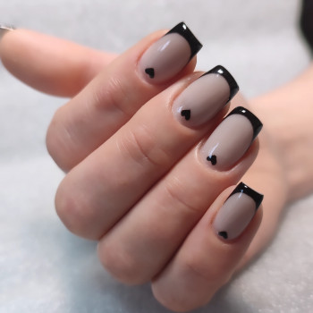 Черный маникюр с сердечками френч, фото - Мастер маникюра Эвелина Соколова