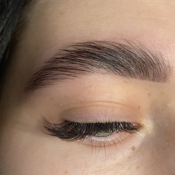 корекція фарбування брів