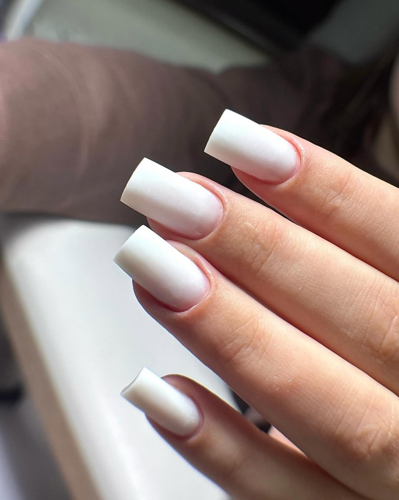 Манікюр на квадратні нігті чіткий квадрат, фото - Салон краси Nbb Studio