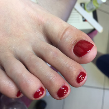 Покриття гель-лаком або манікюр або педикюр
                    Майстер манікюру Мария Київ