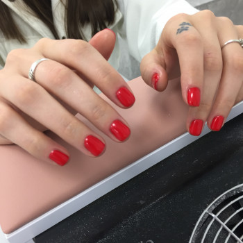 Покриття гель-лаком або манікюр або педикюр
                    Майстер манікюру Мария Київ