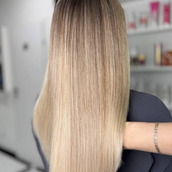 Фарбування з освітленням, шатуш
                    Салон красоты Fargo Киев