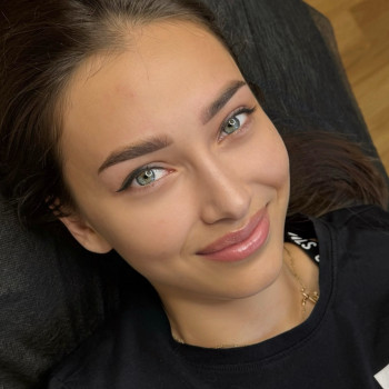 Перманентний макіяж
                    Мастер перманентного макияжа Анна Ужгород