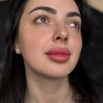 Перманентний макіяж губ