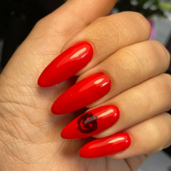 Нарощення нігтів