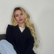 Врач-косметолог Аніта Татарова на Barb.ua