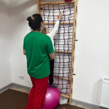 сенсорна інтеграція
                    Дитячий масажист Оксана Кременчук