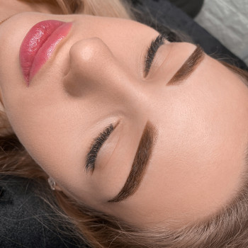 Пудрове напилення брів