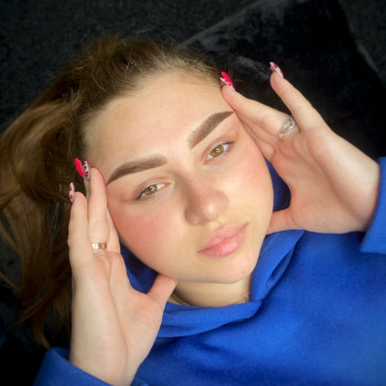 Пудрове напилення брів, одразу після сеансу