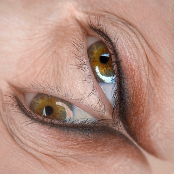 Перманент розтушованої стрілочки