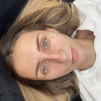 Перекриття роботи іншого майстра. Брови виконані мінеральними пігментами