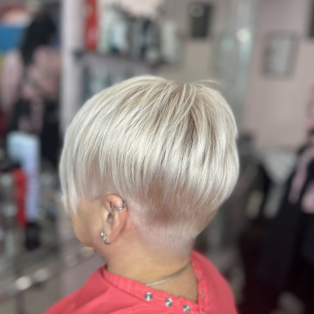 Жіноча стрижка
                    Жіночий перукар  Запоріжжя