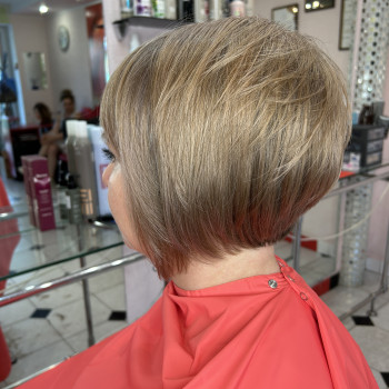 Жіноча стрижка
                    Жіночий перукар  Запоріжжя