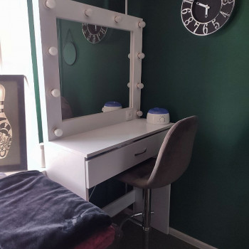 Аренда кушетки
                    Салон красоты ЕСКіЗ Днепр