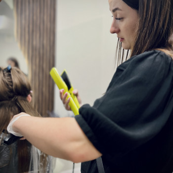 Кератин / Відновлення волосся
                    Парикмахер Надія Луцк