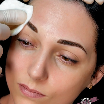 Перманент бровей. Мастер Максим Василенко.