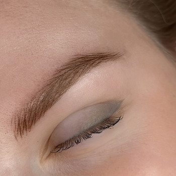 Комбінований перманентний макіяж брів