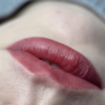 Перманентний макіяж губ
