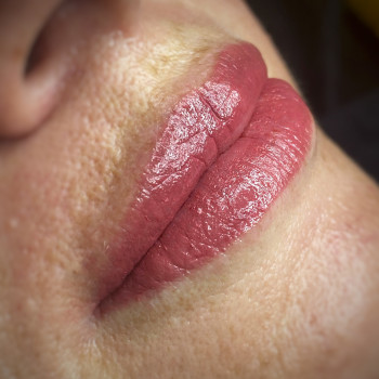 Перманентний макіяж губ
                    Майстер перманентного макіяжу Лина Кременчук