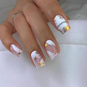 Білий манікюр з квітами, фото - Майстер манікюру Світлана Гончарук