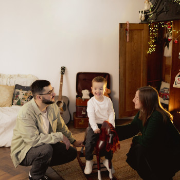 Новорічна сімейна зйомка. Фотостудія або ваша домівка.