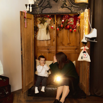 Новорічна сімейна зйомка. Фотостудія або ваша домівка.