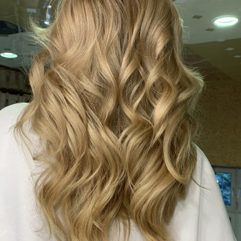 Стрижка жіноча
                    Парикмахер-колорист Алена Киев