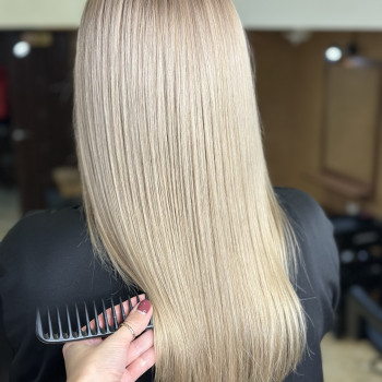 фарбування волосся
                    Парикмахер-колорист Алена Киев