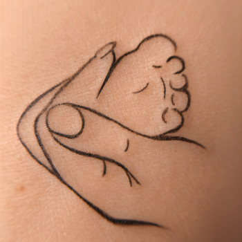 Тату з тонких ліній