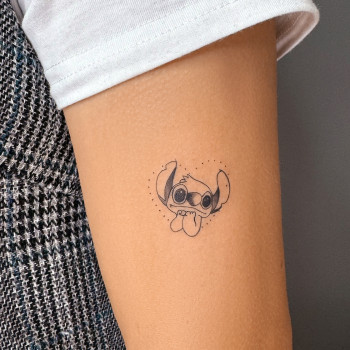 Тату героів мультиків, з тонких ліній та тіней.