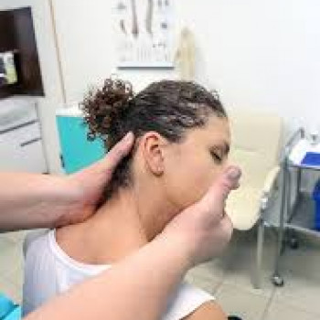 Мануальна терапія шийного відділу
                    Мануальний терапевт Олег Київ