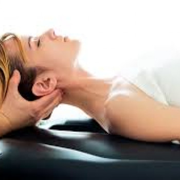 Мануальна терапія шийного відділу
                    Мануальний терапевт Олег Київ