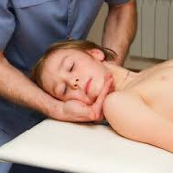 Мануальна терапія шийного відділу
                    Мануальний терапевт Олег Київ