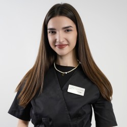 Олена (досвід 4 роки) майстер манікюру/педикюру