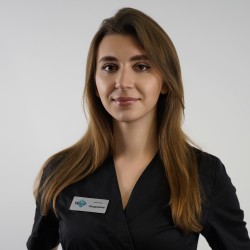 Людмила ( досвід роботи 5 років) майстер манікюру/педикюру/бровист