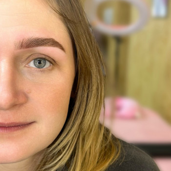 Моделювання та фарбування брів
                    Мастер перманентного макияжа Александра Кривой Рог