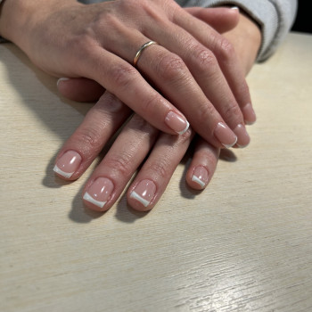 Коррекция
                    Мастер маникюра Любовь Ужгород