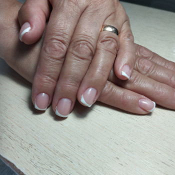 Коррекция
                    Мастер маникюра Любовь Ужгород