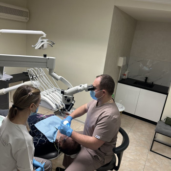 Лікування каналів за допомогою мікроскопа