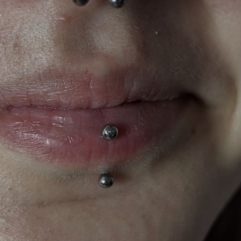 Прокол губи
                    Майстер з пірсингу  Черкаси