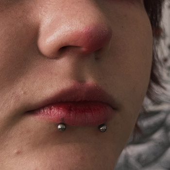 Прокол губи
                    Майстер з пірсингу  Черкаси