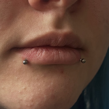 Прокол губи
                    Майстер з пірсингу  Черкаси