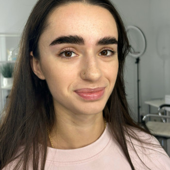 Корекція, фарбування та ламінування брів.