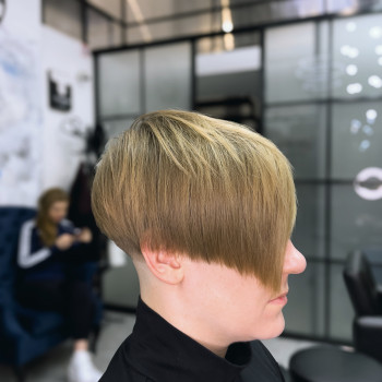 Стрижка боб пикси асимметрия, фото - Парикмахер-колорист Aleksander Makscrew