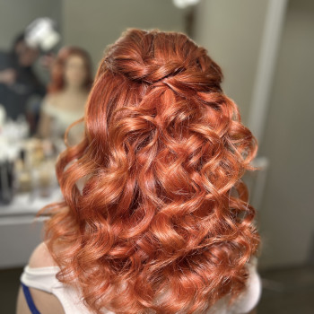 Вечірні зачіски . Весільні зачіски. Виїзд на локацію. Образ в чотири руки з візажистом .
                    Перукар-стиліст Екатерина Хмельницький