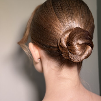 Вечірні зачіски . Весільні зачіски. Виїзд на локацію. Образ в чотири руки з візажистом .
                    Перукар-стиліст Екатерина Хмельницький