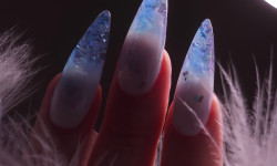  Мастер маникюра  Ужгород