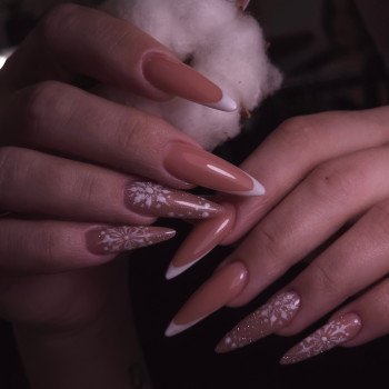 Перенарощення з нуля. Зняли повністю старе не моє покриття, зробили манікюр, наростили, дизайн френч...