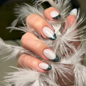 Корекція нарощених, зміна форми, добудова паралелей, ремонт вирваного з м'яском нігтя; дизайн - френ...